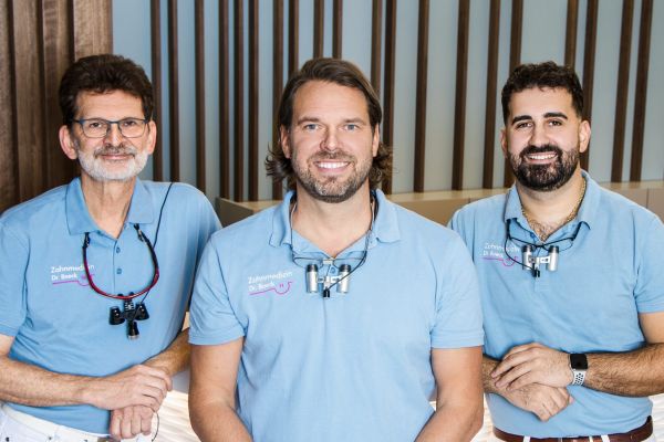 Zahnärzte Dr. Winfried Gans, Dr. Alexander Boeck und Edmond Kodra in Leonberg